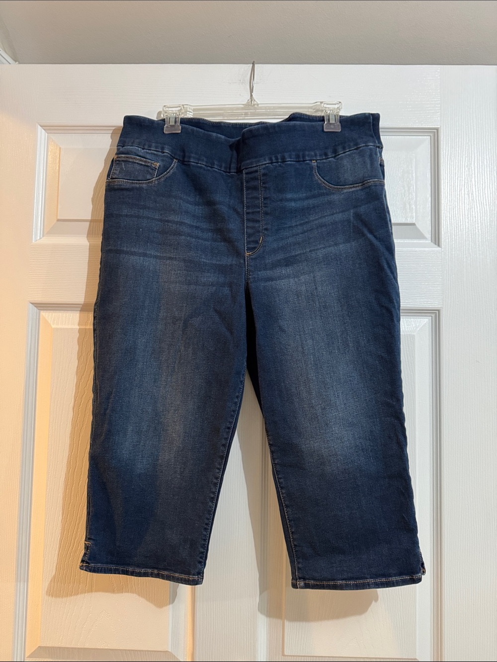 Women’s Chico’s Dark Blue Stretch Denim Capri Jeans